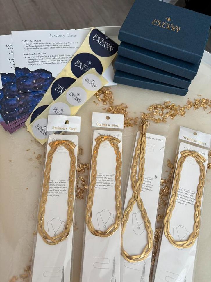 Set van 4 goudkleurige vlechtkettingen – stainless steel, Sieraden, Tassen en Uiterlijk, Kettingen, Nieuw, Overige materialen