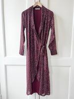 Sissy Boy lange wikkeljurk bordeauxrood, maat XS, Kleding | Dames, Jurken, Ophalen of Verzenden, Zo goed als nieuw, Maat 34 (XS) of kleiner
