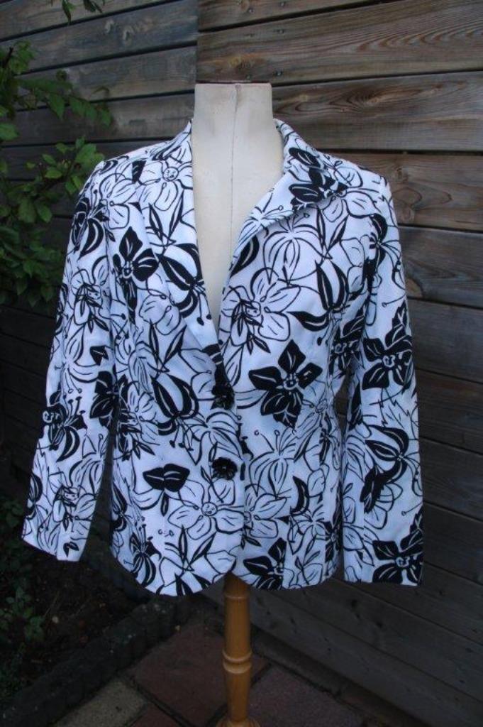 Jasje offwhite/ zwart/ blauw Peter Hahn mt 40 Vaste prijs, Kleding | Dames, Jasjes, Kostuums en Pakken, Zo goed als nieuw, Jasje