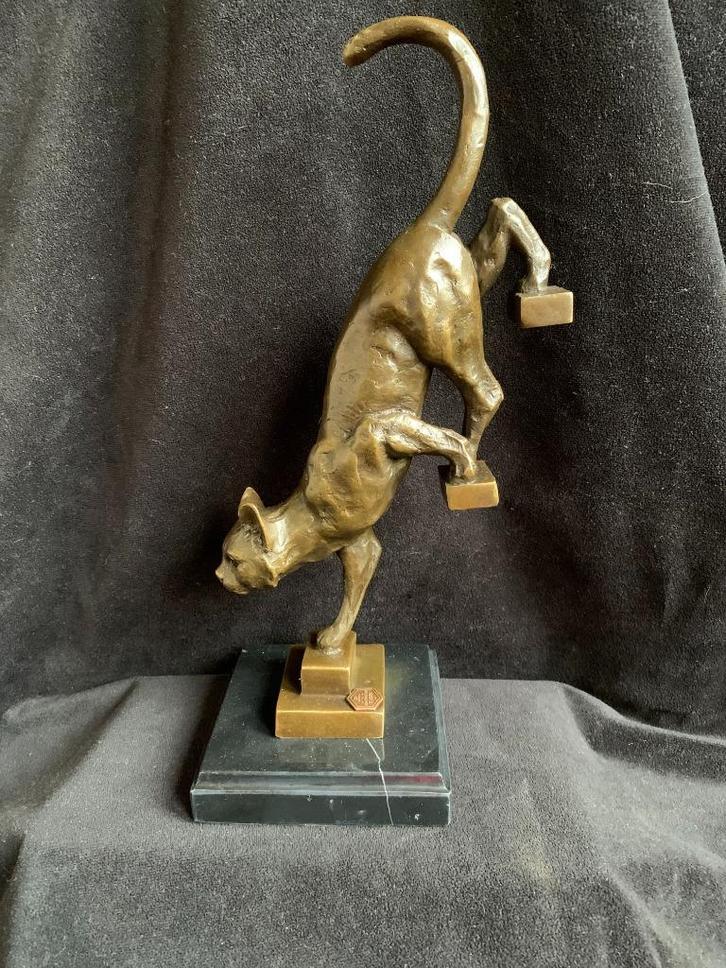Brons - Bronzen Poes op trap., Antiek en Kunst, Kunst | Beelden en Houtsnijwerken, Ophalen of Verzenden