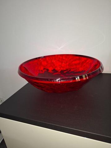 Prachtige design Schaal rood beschikbaar voor biedingen