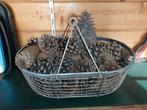Brocante Draad mand vol dennenappels, Huis en Inrichting, Woonaccessoires | Schalen en Manden, Ophalen of Verzenden, Zo goed als nieuw