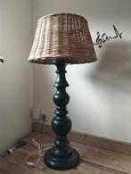 Stijlvolle staande lamp/ tafellamp met rieten kap, Ophalen