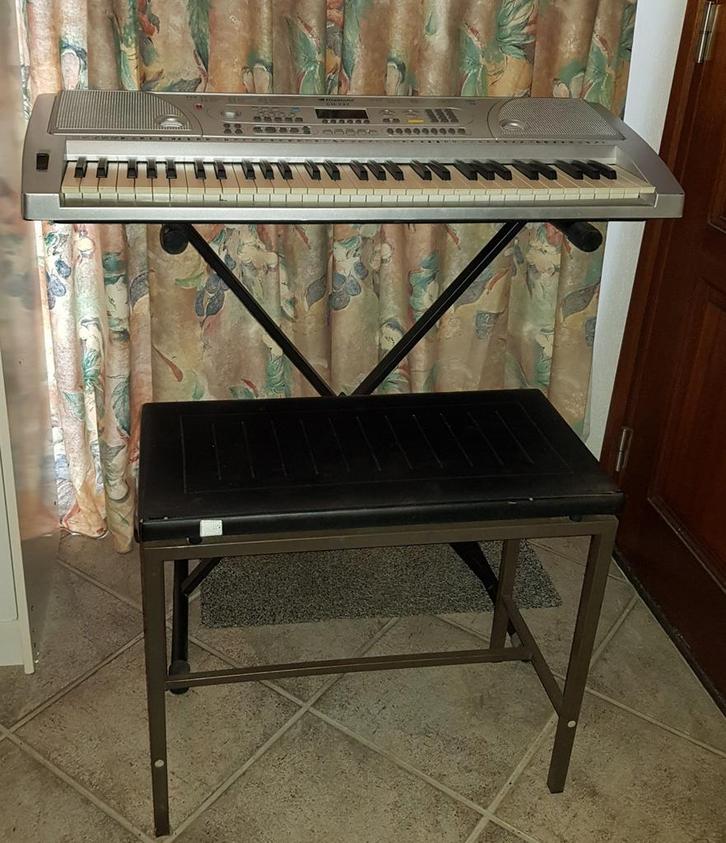 Diamond LH - 737 elektronisch  keyboard., Muziek en Instrumenten, Keyboards, Gebruikt, 61 toetsen, Overige merken, Met standaard