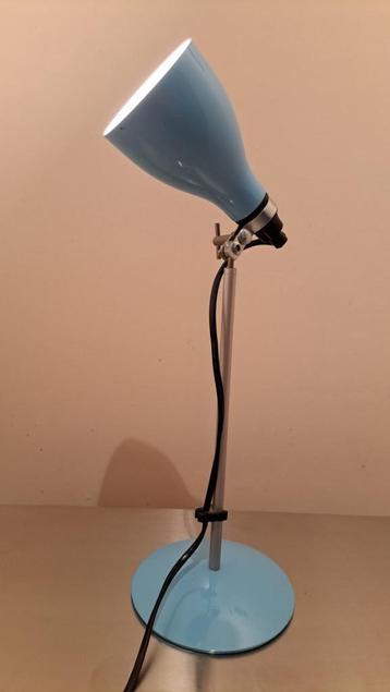 Elegant en robuust retro bureaulampje uit '90. Metaal blauw  beschikbaar voor biedingen