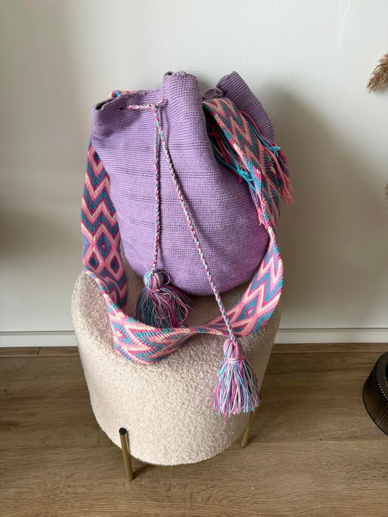 WAYUU MOCHILA handgemaakte tas paars - ZGAN, Ophalen of Verzenden, Zo goed als nieuw, Paars, Schoudertasje