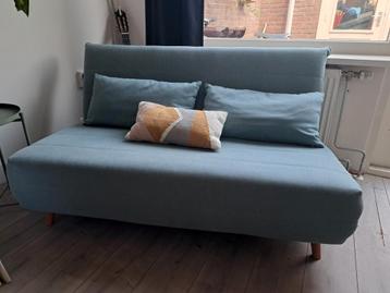 Leuke blauwe brede slaapbank (incl topper)  beschikbaar voor biedingen