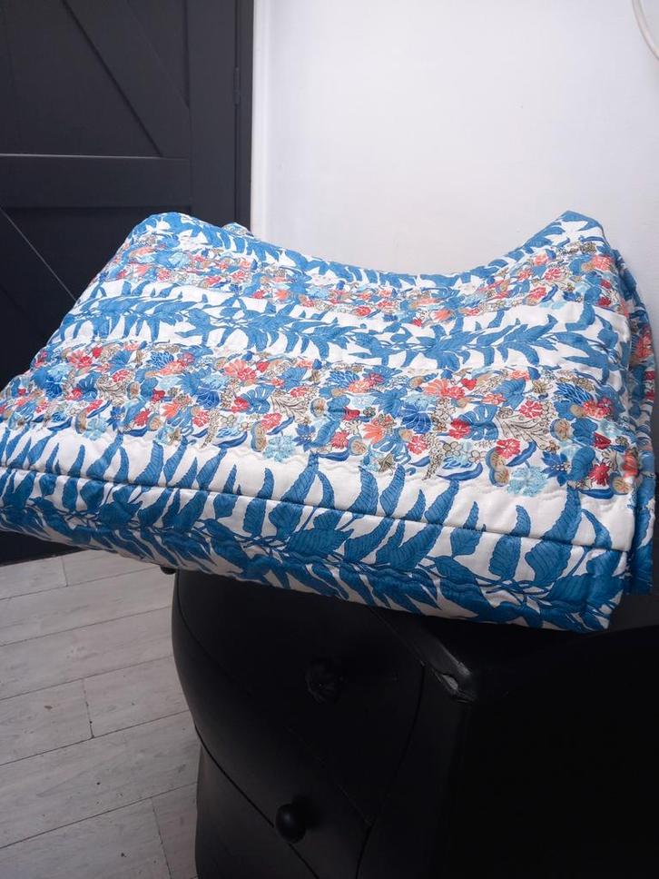 Grand foulard nieuw, Huis en Inrichting, Woonaccessoires | Plaids en Woondekens, Nieuw, Ophalen of Verzenden