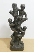Kunstbeeld; 3 kinderen in een boom [911], Antiek en Kunst, Ophalen of Verzenden