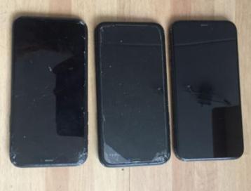Iphone 11, (drie stuks) met Icloud lock, voor onderdelen beschikbaar voor biedingen