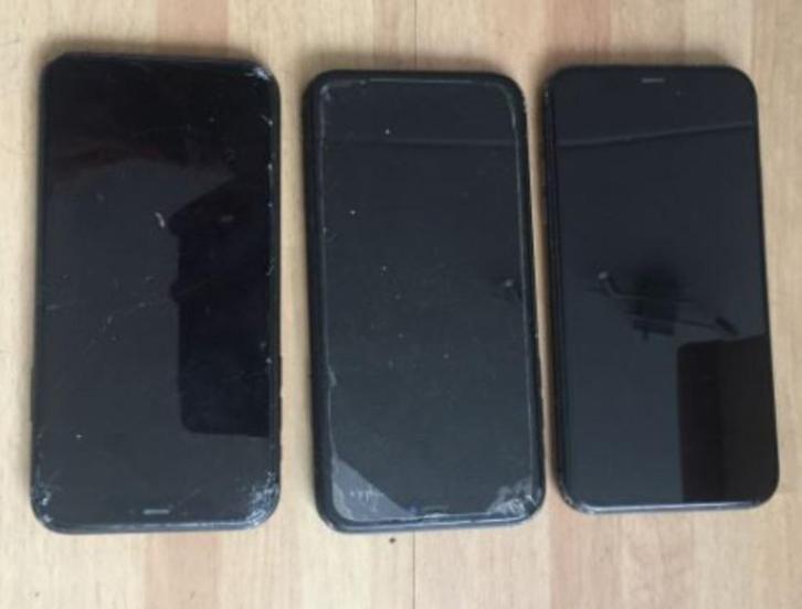 Iphone 11, (drie stuks) met Icloud lock, voor onderdelen, Telecommunicatie, Mobiele telefoons | Apple iPhone, 64 GB, iPhone 11