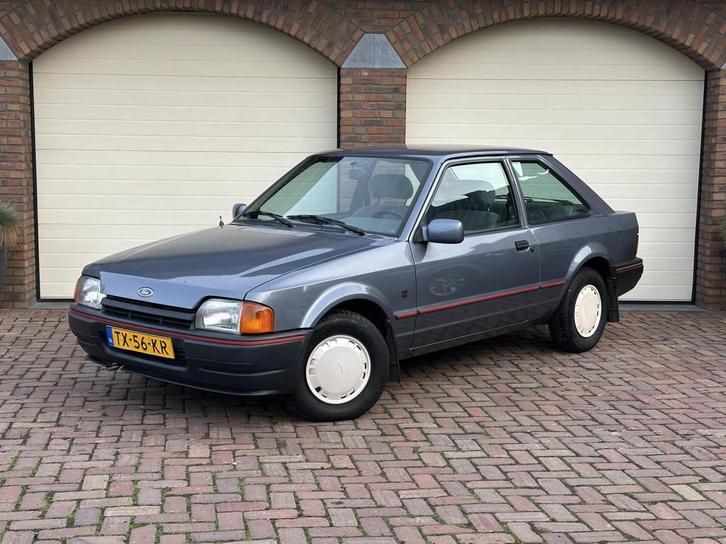 Ford Escort 1.3 Bravo 3 drs. geheel origineel NL auto 145.00, Auto's, Ford, Particulier, Te koop, Escort, Metallic lak, Radio