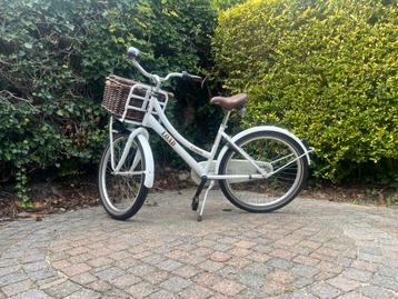 Fiets van 3 jaar oud, meisjesfiets 24 inch beschikbaar voor biedingen