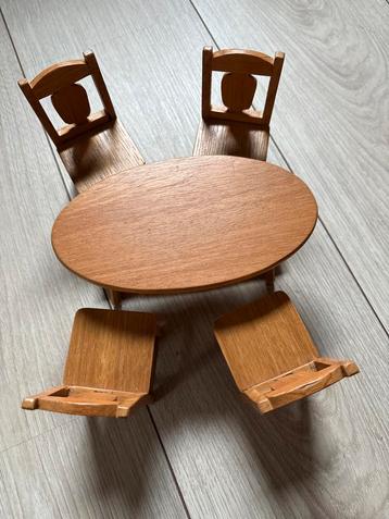 Poppenhuis Meubels - Tafel en Stoelen beschikbaar voor biedingen