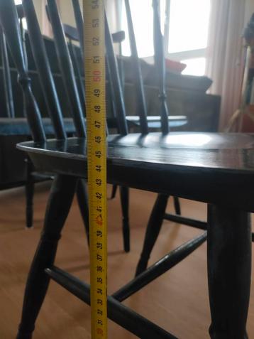 Houten stoelen  beschikbaar voor biedingen