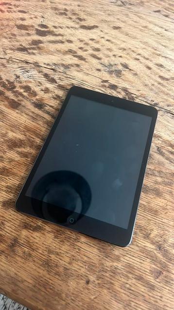 iPad Mini (1e generatie) met LifeProof hoesje beschikbaar voor biedingen