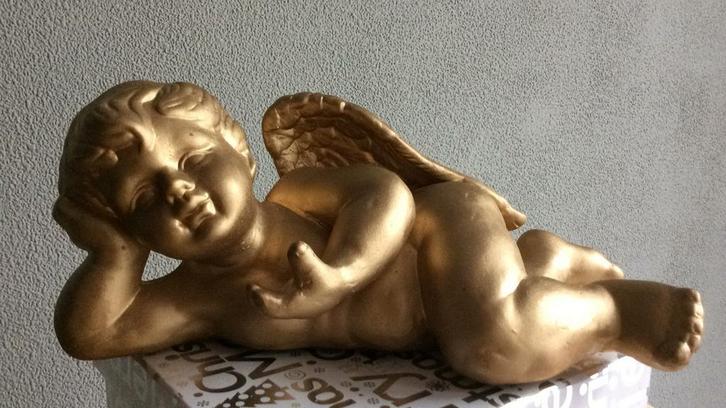 35 jaar oude grote liggende engel goudkleurig kerst putti, Diversen, Kerst, Zo goed als nieuw, Ophalen of Verzenden