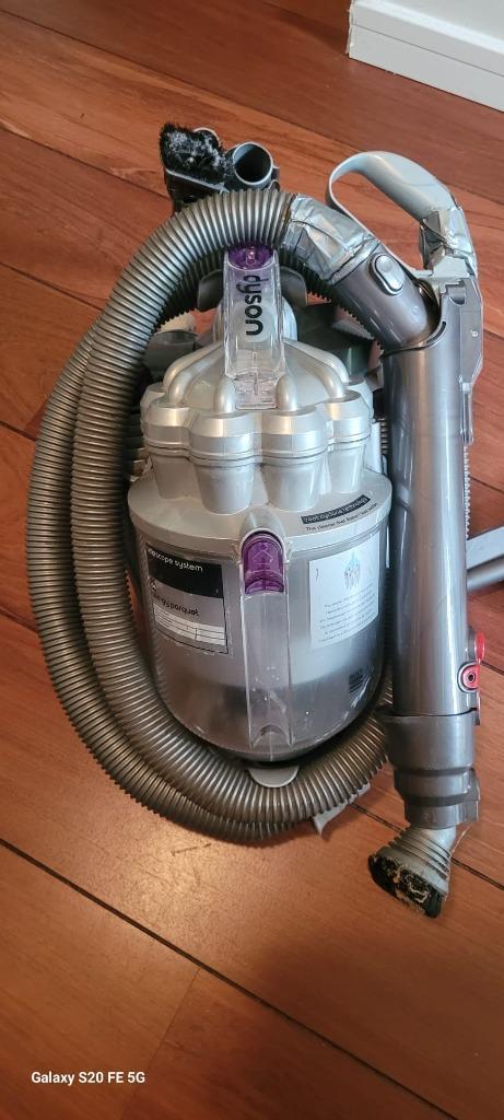 Dyson DC08 stofzuiger, Witgoed en Apparatuur, Stofzuigers, Gebruikt, Stofzuiger, 1200 tot 1600 watt, Reservoir, Ophalen