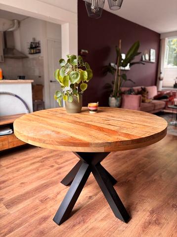 Mangohouten eettafel rond 120cm beschikbaar voor biedingen
