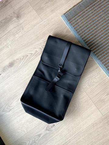 Rains classic/grote backpack beschikbaar voor biedingen