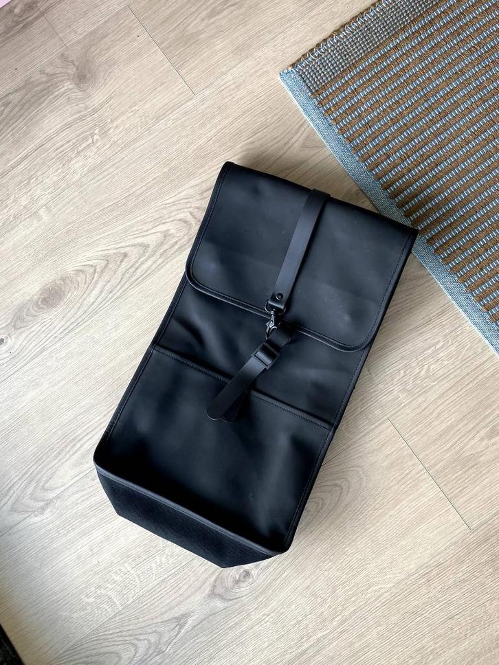 Rains classic/grote backpack, Sieraden, Tassen en Uiterlijk, Tassen | Rugtassen, Gebruikt, Overige merken, 25 tot 40 cm, 45 tot 60 cm