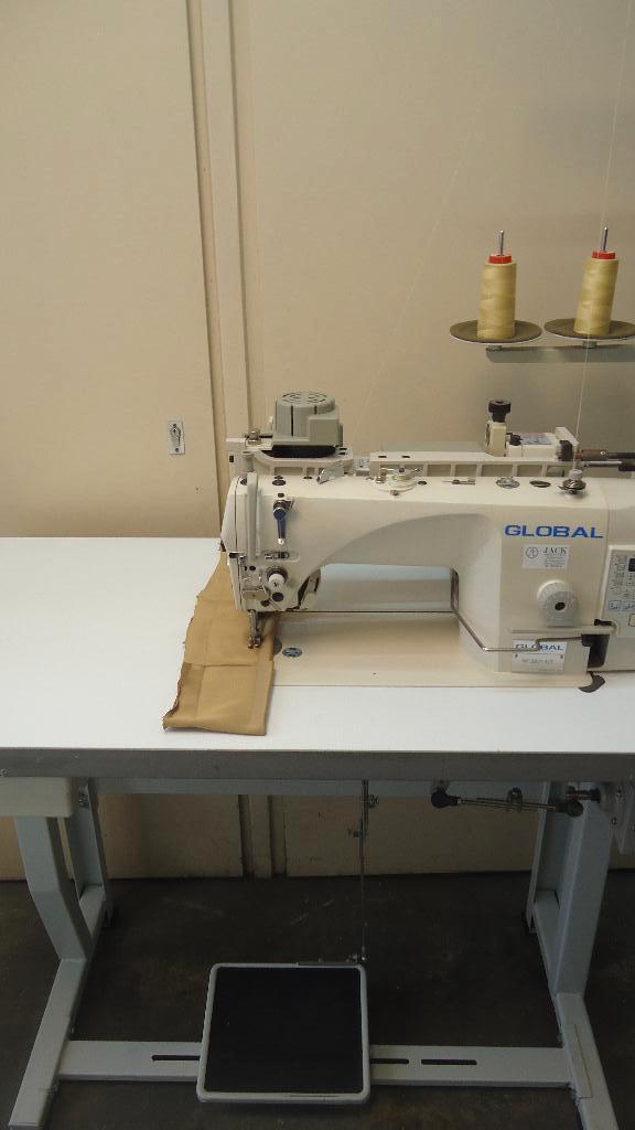 Industrie Naaimachine Global Dubbel Transp ./ Puller Vol aut, Hobby en Vrije tijd, Naaimachines en Toebehoren, Gebruikt, Naaimachine