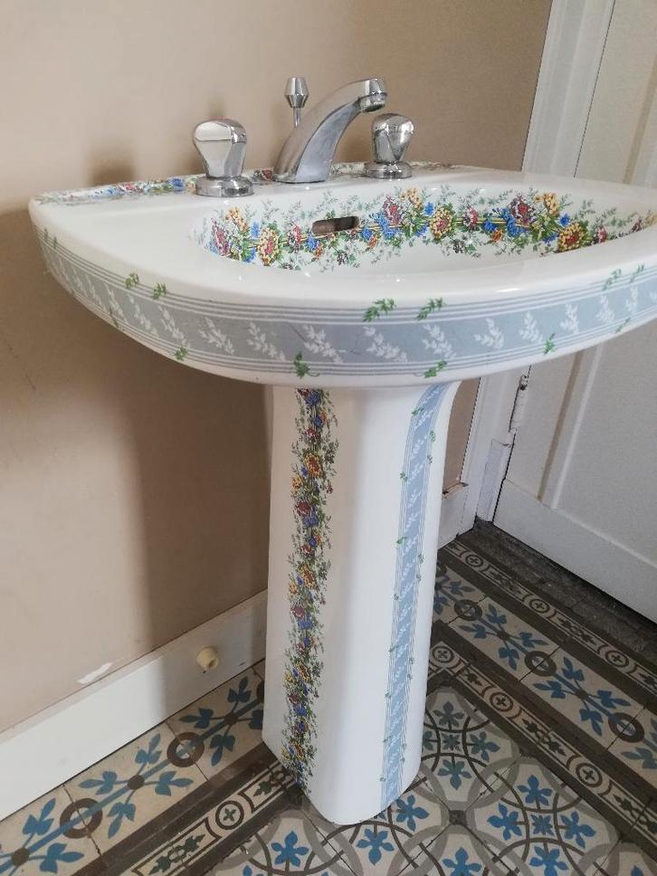 Wastafel op zuil met bloemen lichtblauwe decorrand 57x44x81, Verzamelen, Retro, Huis en Inrichting, Ophalen
