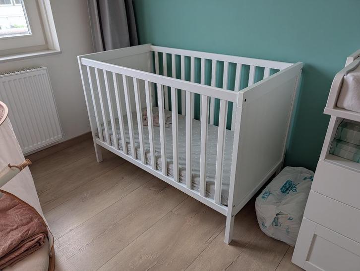 IKEA Babybed met 3D matras (6 maanden gebruikt), Kinderen en Baby's, Babywiegjes en Ledikanten, Zo goed als nieuw, Ledikant, Ophalen