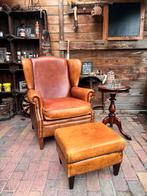 Schapenleren chesterfield Oorfauteuil met Hocker, Huis en Inrichting, Chesterfield fauteuils, Ophalen of Verzenden, Zo goed als nieuw