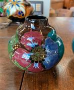 Vaas twee Gouda Holland plateel vaasjes decor Iris, Ophalen of Verzenden