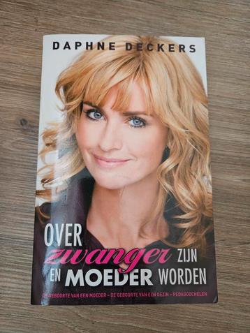 Over Zwanger Zijn en Moeder Worden - Daphne Dekkers beschikbaar voor biedingen