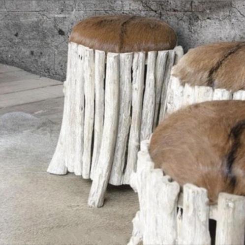 Houten kruk poef met geitenhuid schapenvacht stoer chique, Huis en Inrichting, Krukjes, Nieuw, Hout, Ophalen of Verzenden