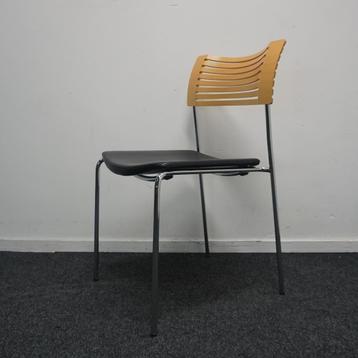 Fritz Hansen Runner Chair Design stoelen Hout | Leer beschikbaar voor biedingen