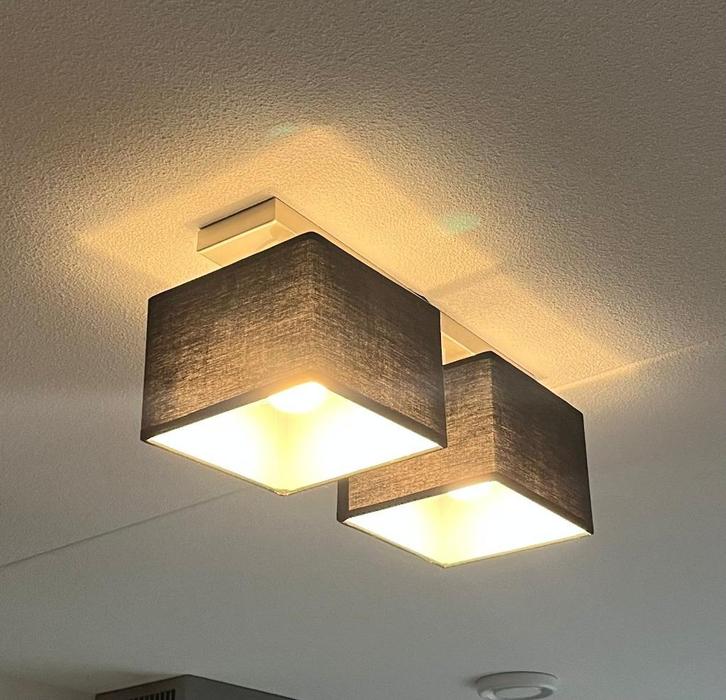 Moderne plafonnière met dubbele lampenkap, Huis en Inrichting, Lampen | Lampenkappen, Gebruikt, Minder dan 25 cm, Rechthoekig