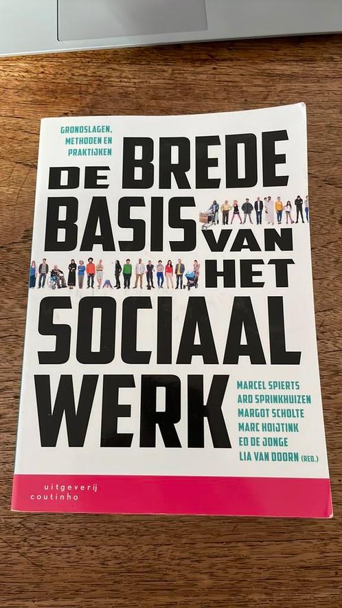 Margot Scholte - De brede basis van het sociaal werk, Boeken, Studieboeken en Cursussen, Zo goed als nieuw, Ophalen of Verzenden