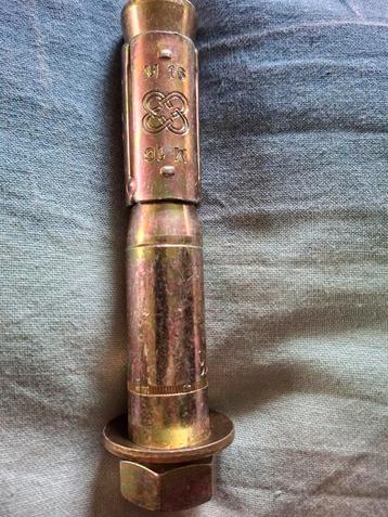 30 nieuwe M16 Keilbout beschikbaar voor biedingen