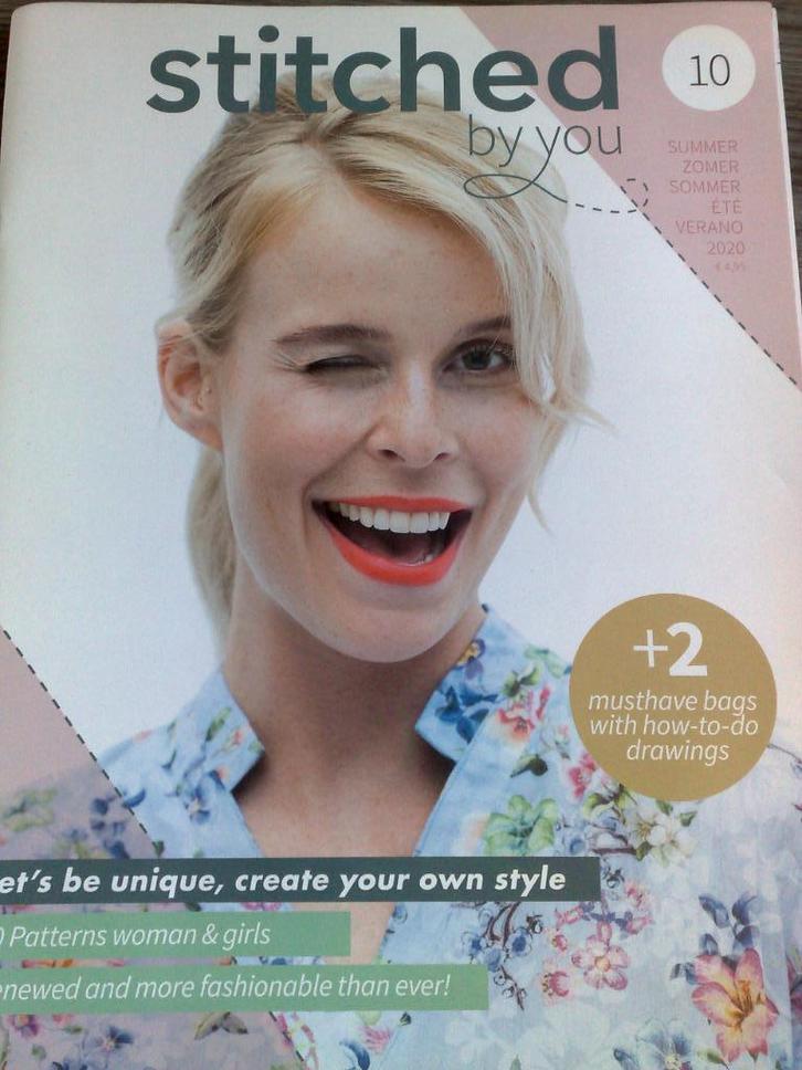 Stitched by you zomer nr. 10 / 2020, Hobby en Vrije tijd, Kledingpatronen, Nieuw, Vrouw, Overige merken, Verzenden