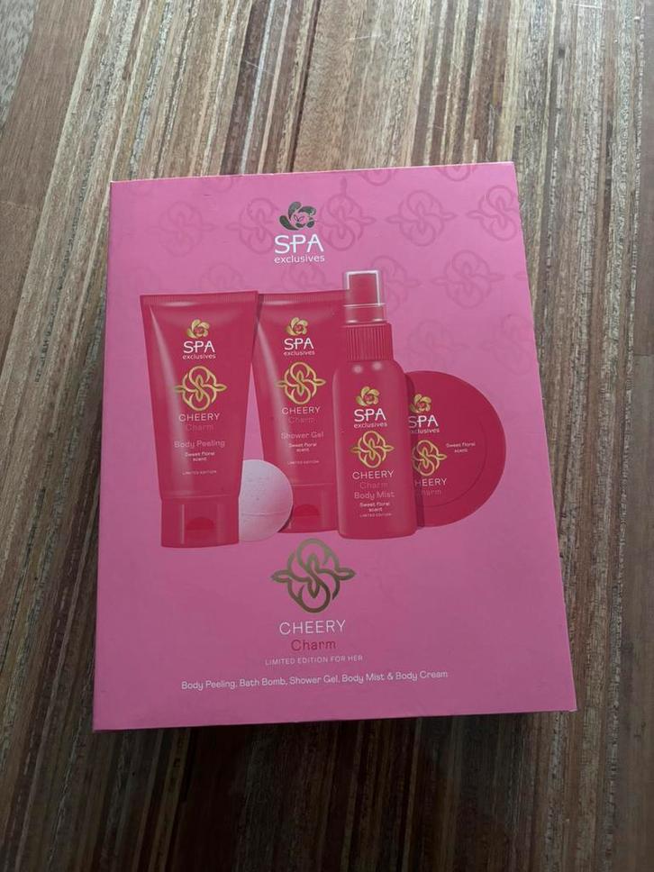 5-delige cadeauset van Spa Exclusives 'Cheery Charm', Sieraden, Tassen en Uiterlijk, Uiterlijk | Lichaamsverzorging, Nieuw, Overige typen