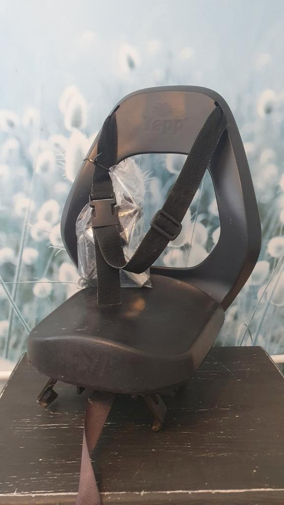 Achterzitje Yepp fietsstoeltje, Fietsen en Brommers, Fietsaccessoires | Fietsstoeltjes, Gebruikt, Achterzitje, 9 t/m 18 kg, Voetsteuntjes