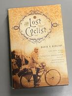 The Lost Cyclist (2010) gesigneerd exemplaar, Ophalen of Verzenden, Zo goed als nieuw
