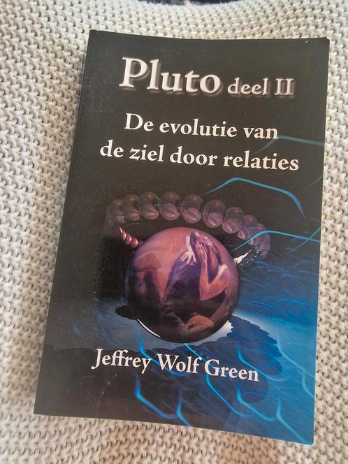 Jeffrey Wolf Green - pluto deel 2, Boeken, Esoterie en Spiritualiteit, Zo goed als nieuw, Achtergrond en Informatie, Astrologie