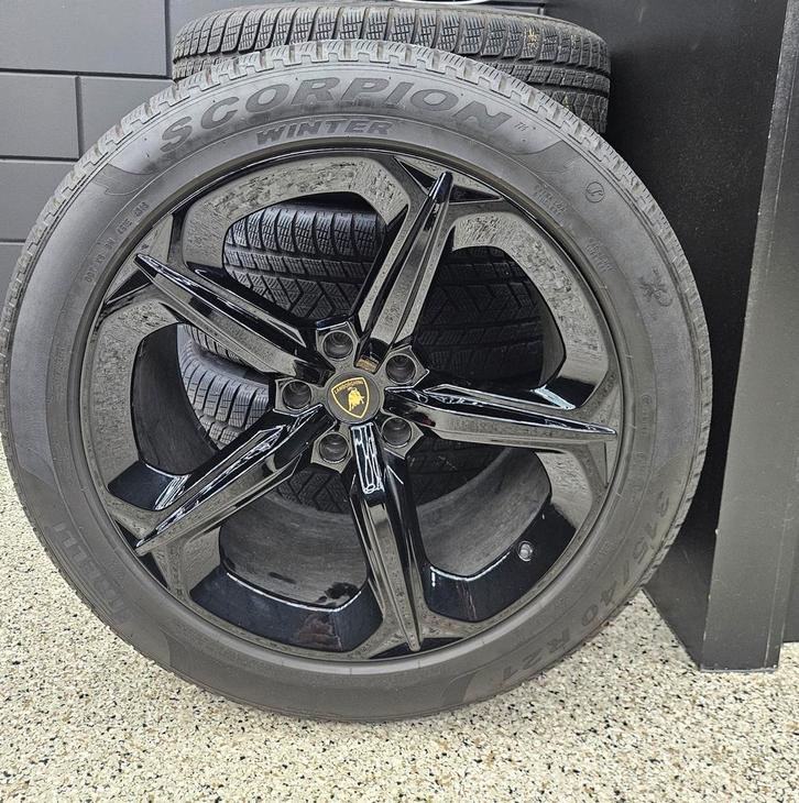Lamborghini Urus Winterset Origineel 21 inch - Nieuwstaat!, Auto-onderdelen, Banden en Velgen, Banden en Velgen, Winterbanden