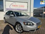 Volvo S40 1.8 Momentum, Auto's, Volvo, Voorwielaandrijving, 125 pk, Gebruikt, 4 cilinders