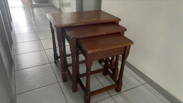 Antieke miniset beschikbaar voor biedingen