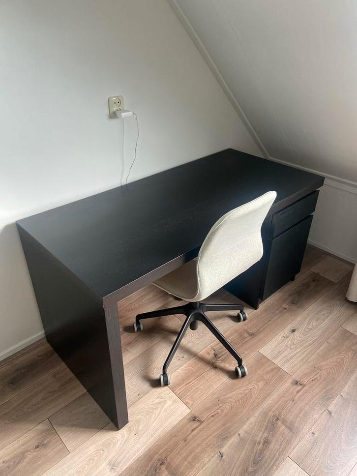 Bureautafel + stoel, Huis en Inrichting, Bureaus, Zo goed als nieuw, Ophalen