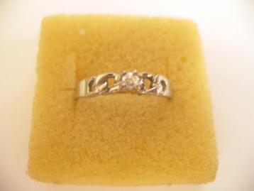 Een mooie Zilveren Fantasie Ring met 1 Zirkonia steentje beschikbaar voor biedingen