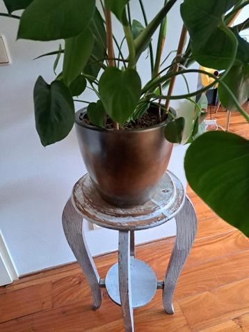Brocante tafeltje  beschikbaar voor biedingen