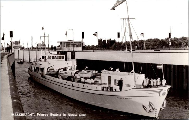 Maasbracht - Prinses Beatrix in Nieuw Sluis (1975), Verzamelen, Ansichtkaarten | Nederland, Gelopen, Limburg, 1960 tot 1980, Verzenden