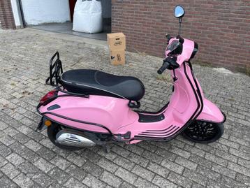 PIAGGIO VESPA SPRINT 2016 incl. 2 bijpassende, nieuwe helmen beschikbaar voor biedingen