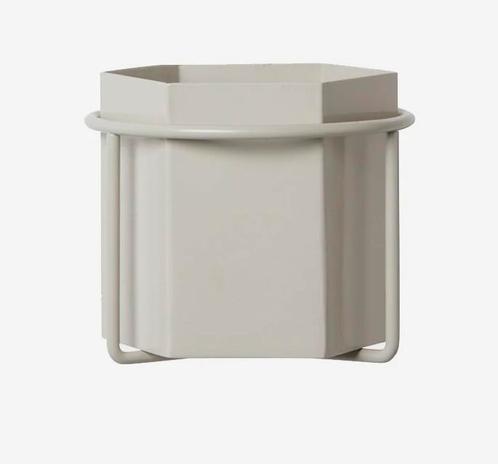 Ferm Living Plant Holder - light grey NEW, Huis en Inrichting, Woonaccessoires | Kisten, Nieuw, Minder dan 50 cm, Minder dan 50 cm